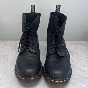 1460 Women’s Smooth Leather Lace Up Boots